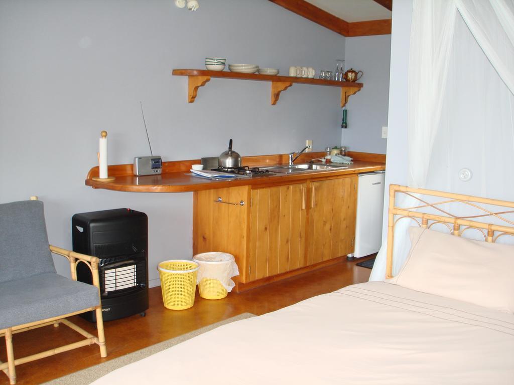 Manuka Lodge Tryphena Buitenkant foto
