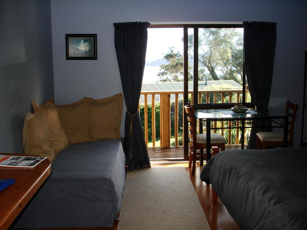 Manuka Lodge Tryphena Buitenkant foto